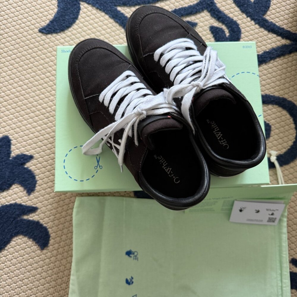 OFF WHITE Black Size 40 Limited Edition Sneakers
